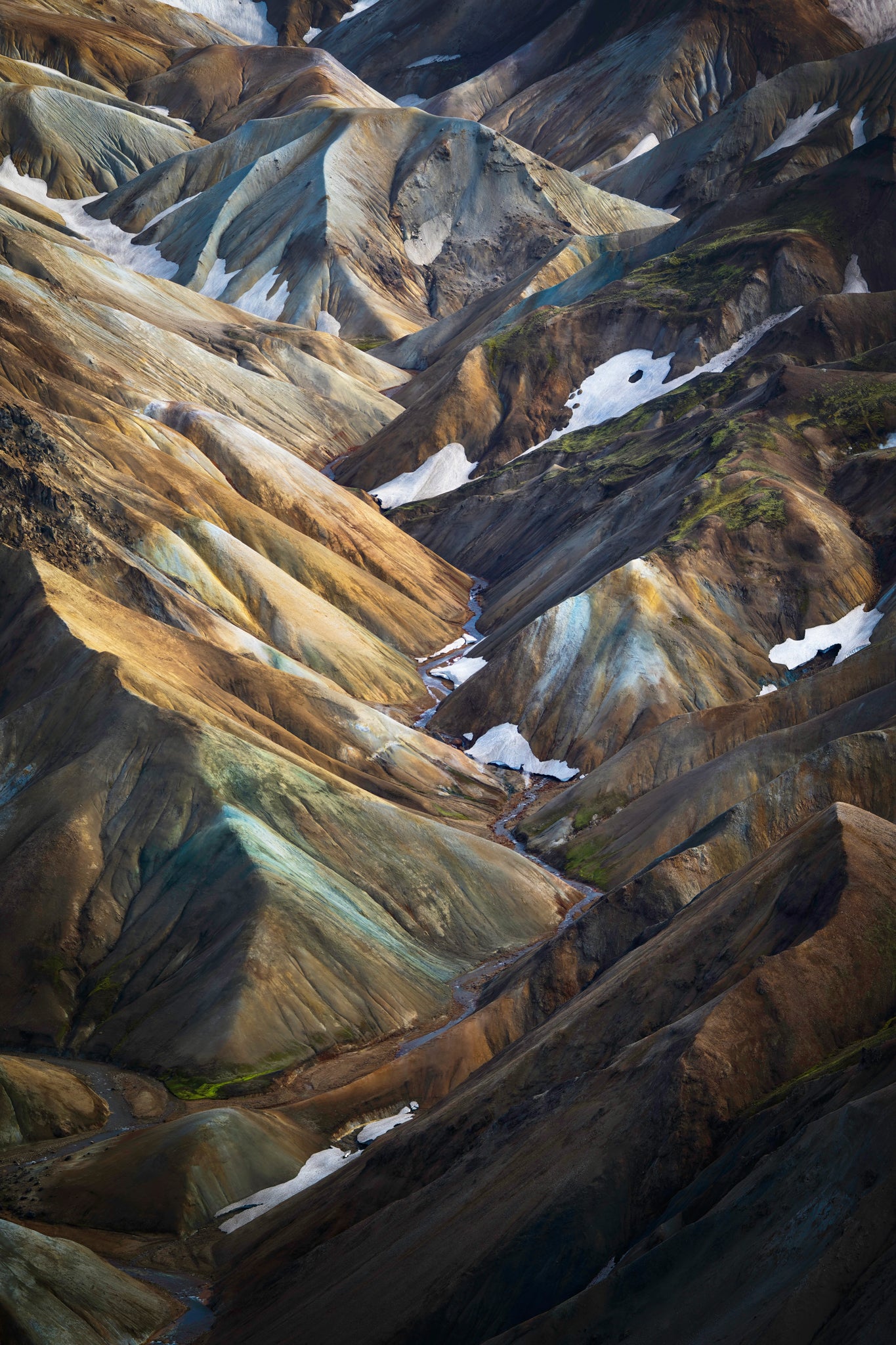 Landmannalaugar. Artistic depiction of a mountain landscape with brown and green hues.